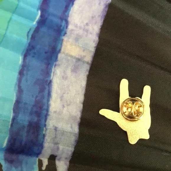 🌈 4/$20 Pride Rainbow Heart Love Enamel Pin 🌈 - Picture 3 of 3